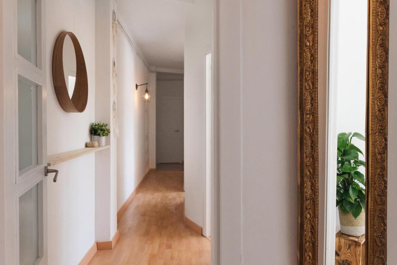 Sunny And Modern Ideal For Groups Appartement